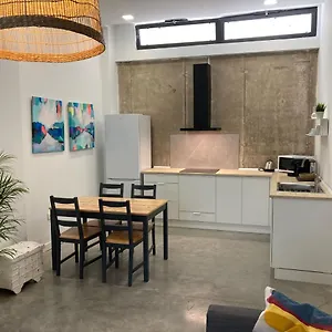 Apartamento Acogedor En Semisótano Con Patio Y Cerca De La Plaza De España, Sevilla